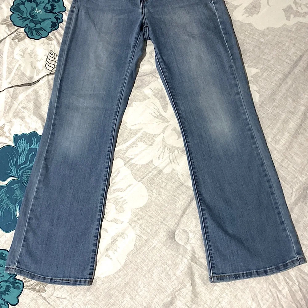 Levi’s Light Wash Flare Jeans - Picture 8 of 15